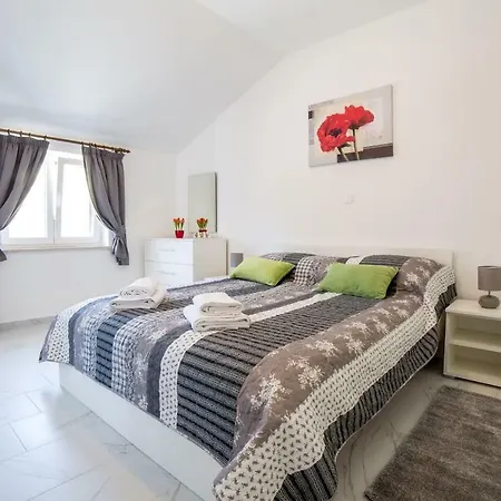 Apartament Podini